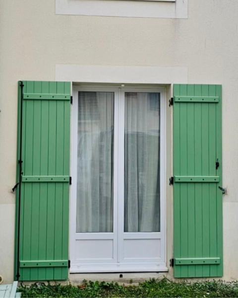 Pose de volets battants bois de la marque Sothoferm à Orléans