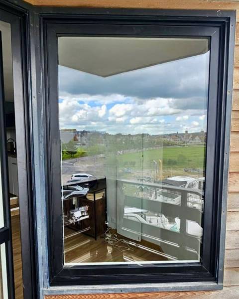 Installation de fenêtres aluminium Bochassy au coeur de Deauville 5