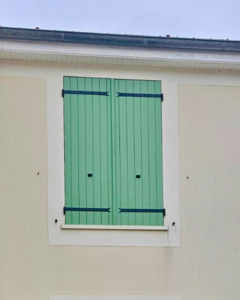 Pose de volets battants bois de la marque Sothoferm à Orléans