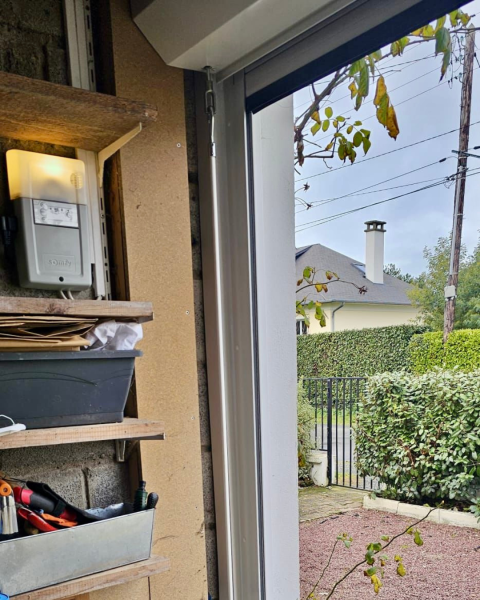 Pose d'une porte de garage enroulable Soprofen à Grandville 2