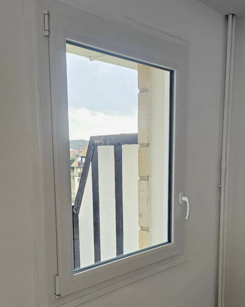 Installation de fenêtres PVC et aluminium Bochassy à Villers-sur-mer