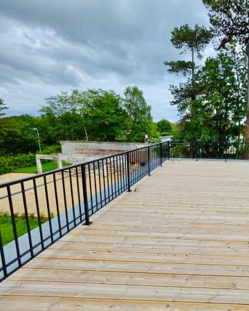 Notre zone d'activité pour ce service Menuiserie experte en remplacement de portes de garage basculantes avec motorisation et portillon à